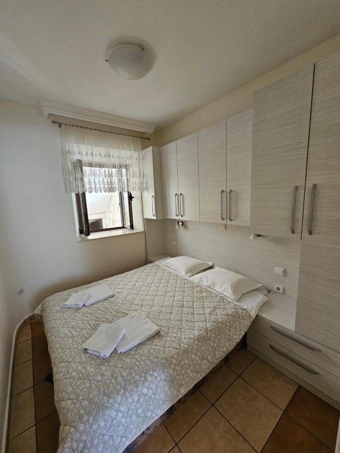 Lanterna Apartments Cattaro Esterno foto