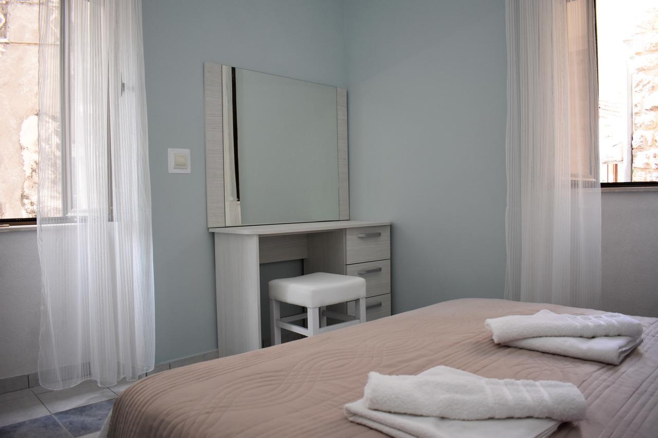 Lanterna Apartments Cattaro Esterno foto