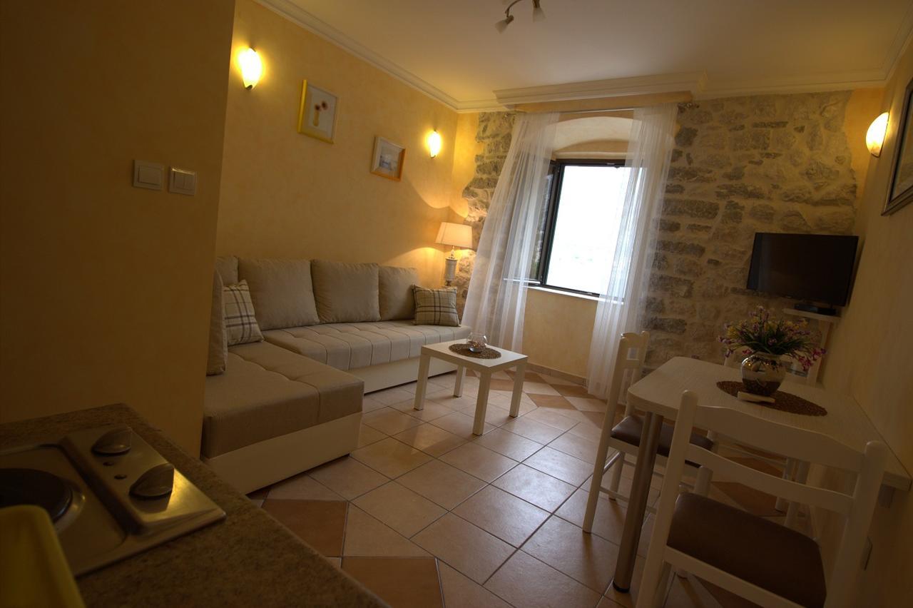 Lanterna Apartments Cattaro Esterno foto